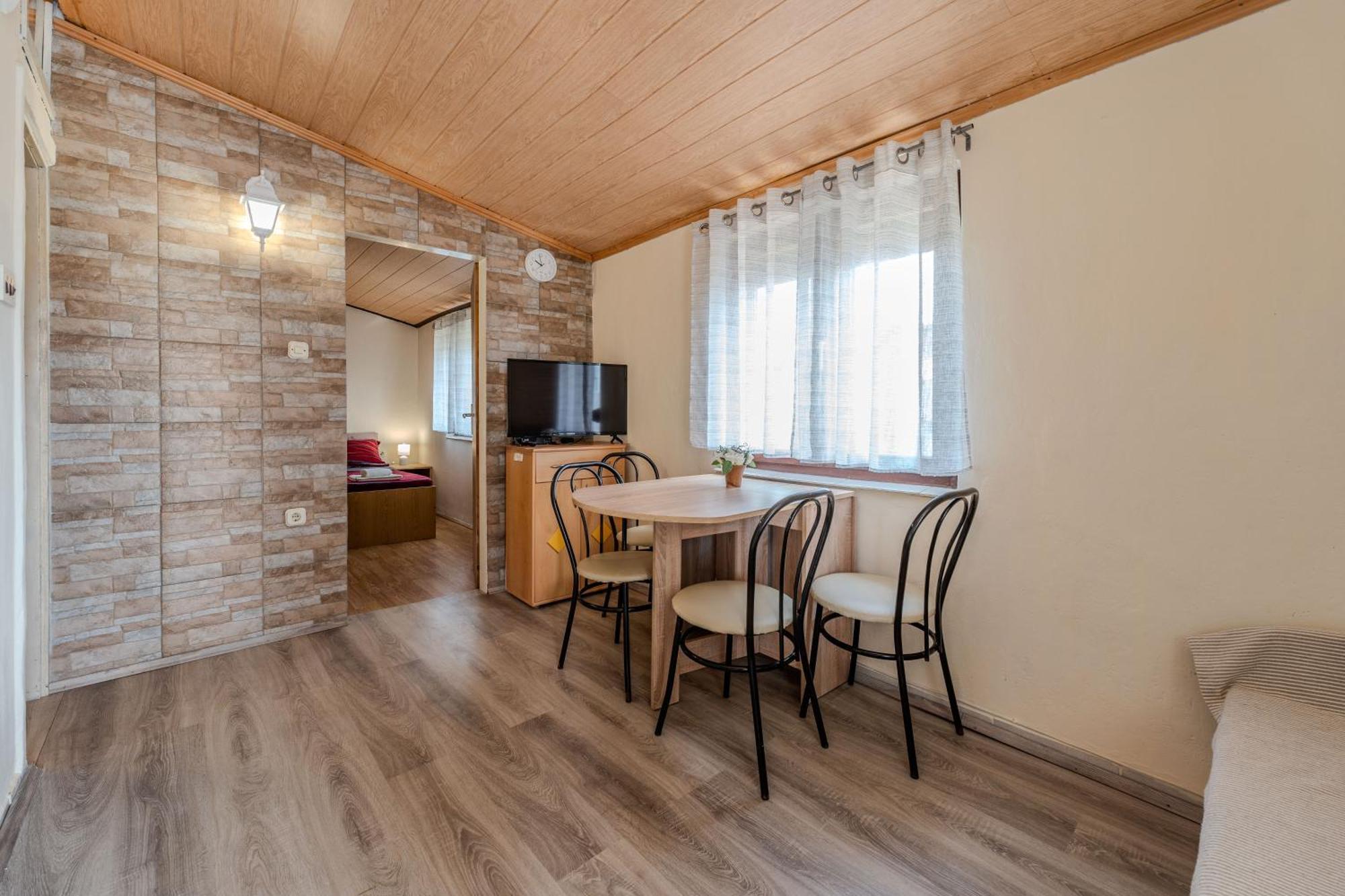 Apartmani Prpic วีร์ ภายนอก รูปภาพ