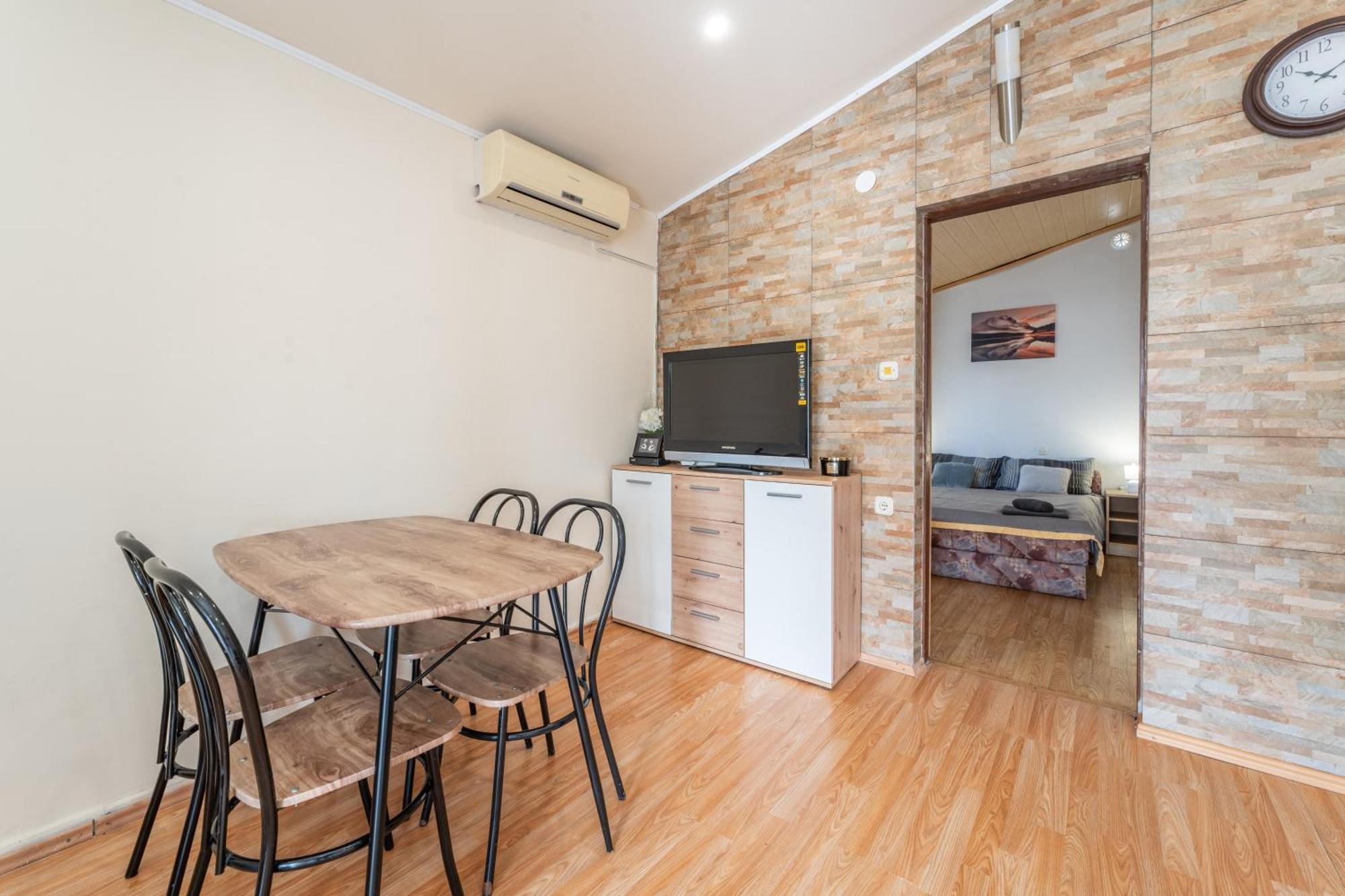 Apartmani Prpic วีร์ ภายนอก รูปภาพ